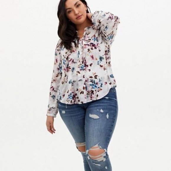 Women’s torrid 3 Cool Toned Floral White Georgette Pintuck Button-Front Blouse - Picture 10 of 16